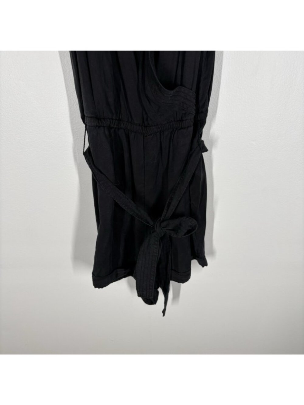 Abercrombie & Fitch Wmn S Black Sleeveless Tie Waist Surplice Utility Romper NWT - Picture 3 of 12